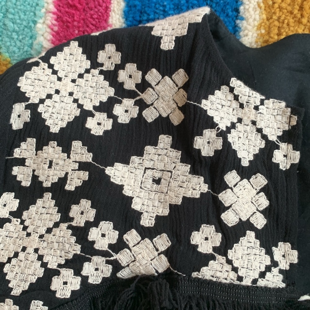 Embroidered peasant top jacket - Picture 2 of 8